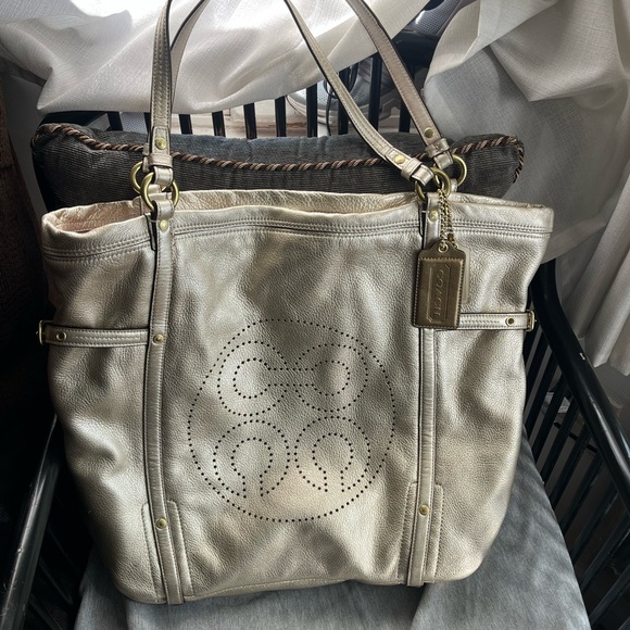 Coach Elegant Silver Leather Tote Bag - Picture 1 of 8